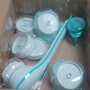 Facial Cleansing Brush Set with Interchangeable Heads - White & Teal